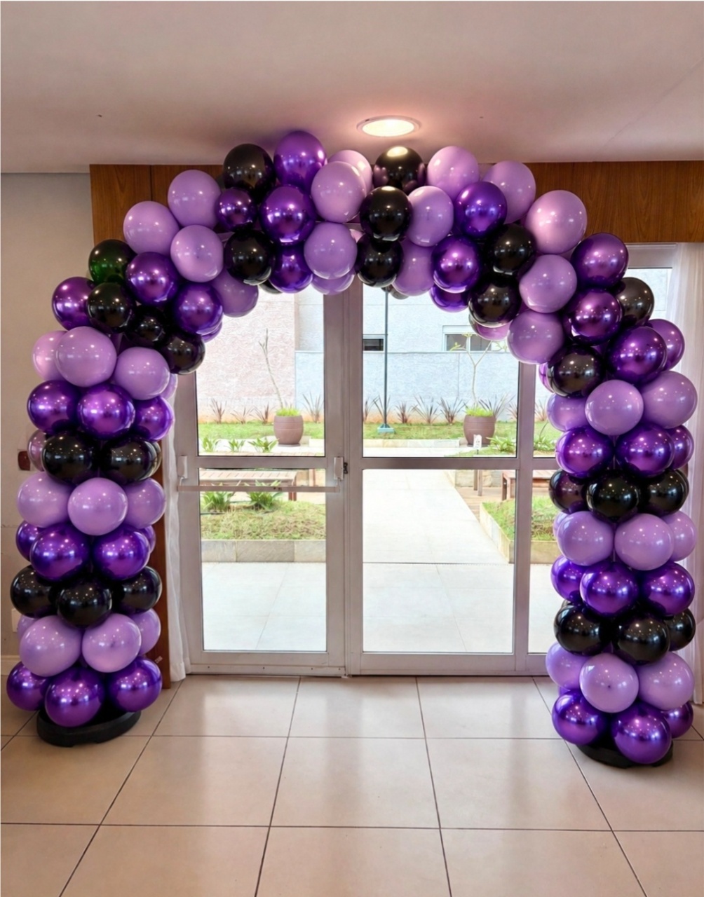 Arco de Balão Metalizado+1 Cor Simples - Lilás, Roxo Metalizado E Preto Metalizado - Debora Conceição Rangel 