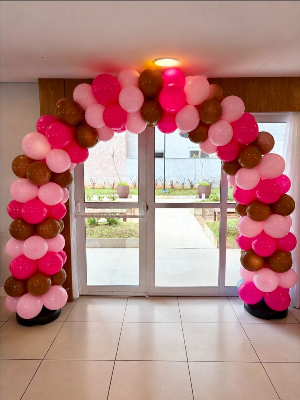 Arco de Balão 3 Cores Simples - Rosa Claro, Rosa Escuro E Marrom - Debora Conceição Rangel 