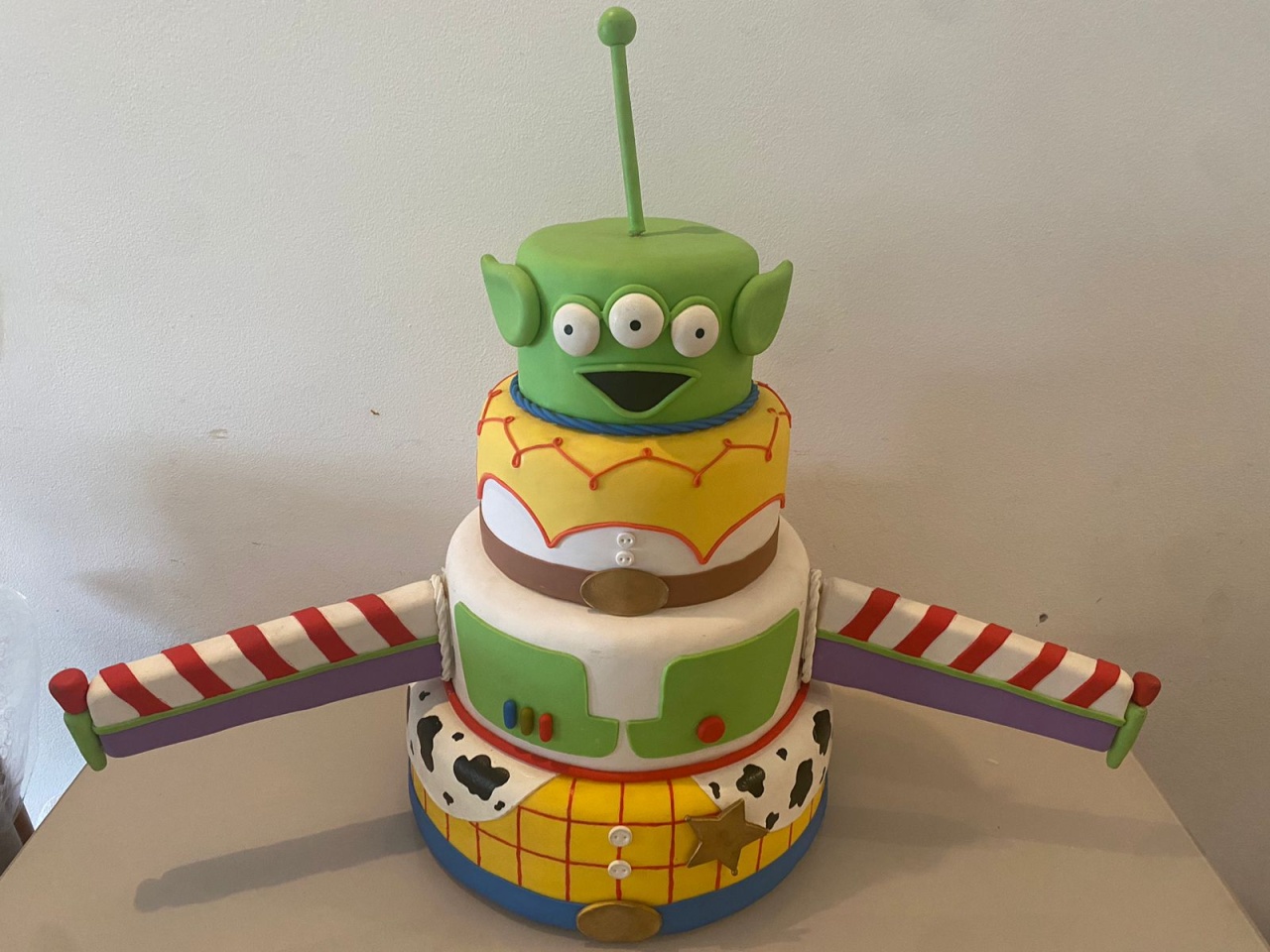 Bolo Fake Toy Story - Ki_decoração 