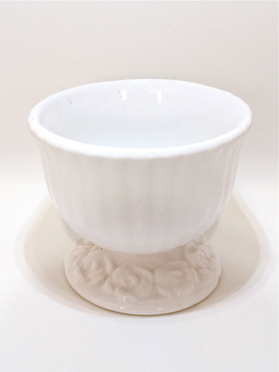 Cachepot Ceramica Listrado Pé Com Rosas Branco - Jardim de Sonhos