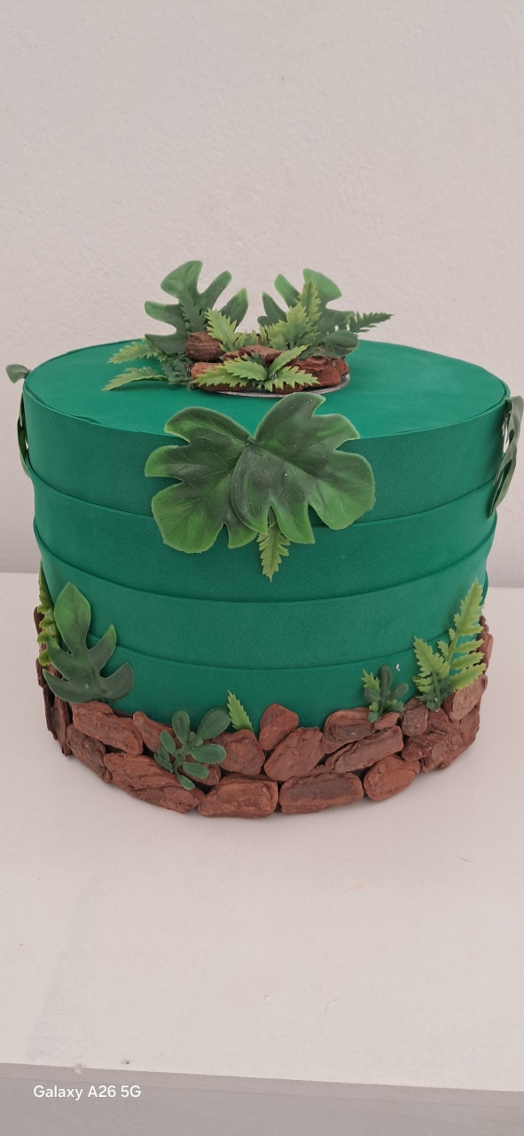 Bolo Falso Verde Dinossauro Rex - Mavie Decorações