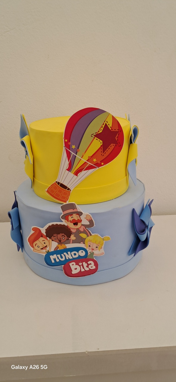 Bolo Falso Mundo Bita - Mavie Decorações