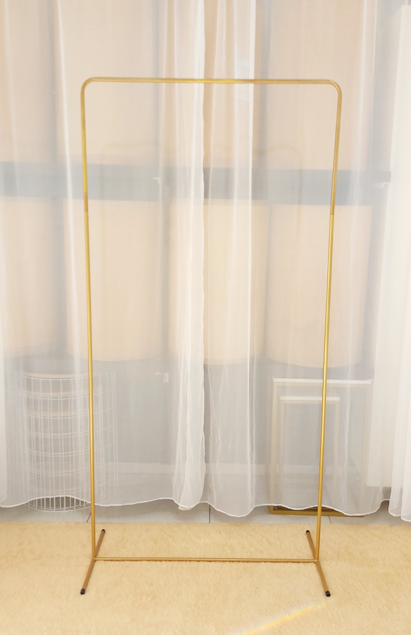 Painel Retangular Dourado - Magic Pegue e Monte / Day Larocca Locação de Vestido de Festa