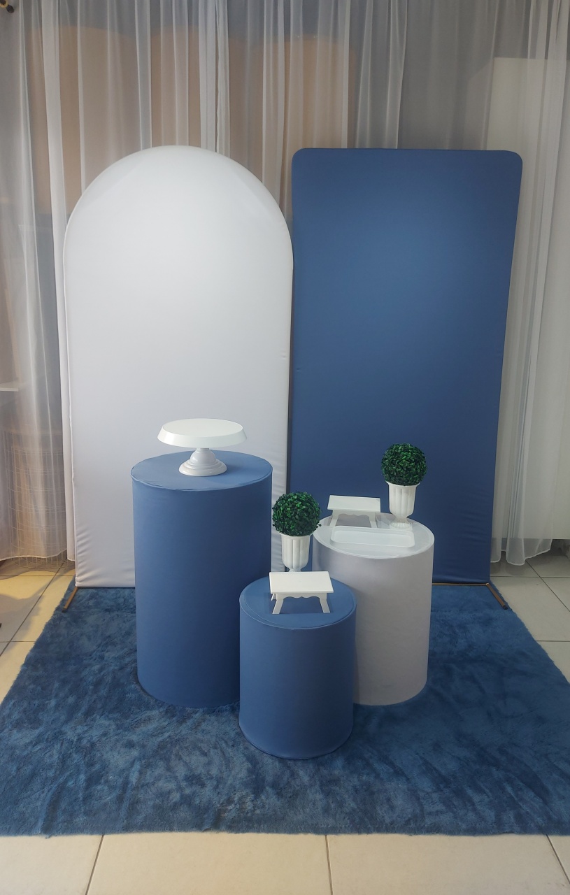 Kit Minimalista Branco E Azul Jeans - Magic Pegue e Monte / Day Larocca Locação de Vestido de Festa