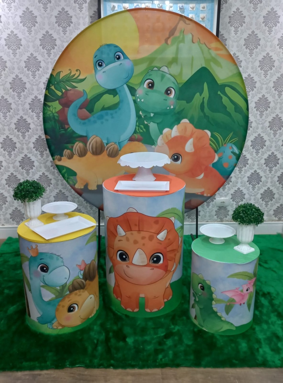 Kit Base Dinossauro Baby - Magic Pegue e Monte / Day Larocca Locação de Vestido de Festa