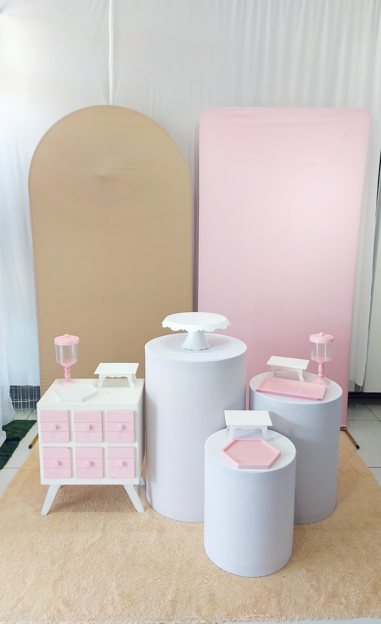 Kit Minimalista Bege E Rosa - Magic Pegue e Monte / Day Larocca Locação de Vestido de Festa