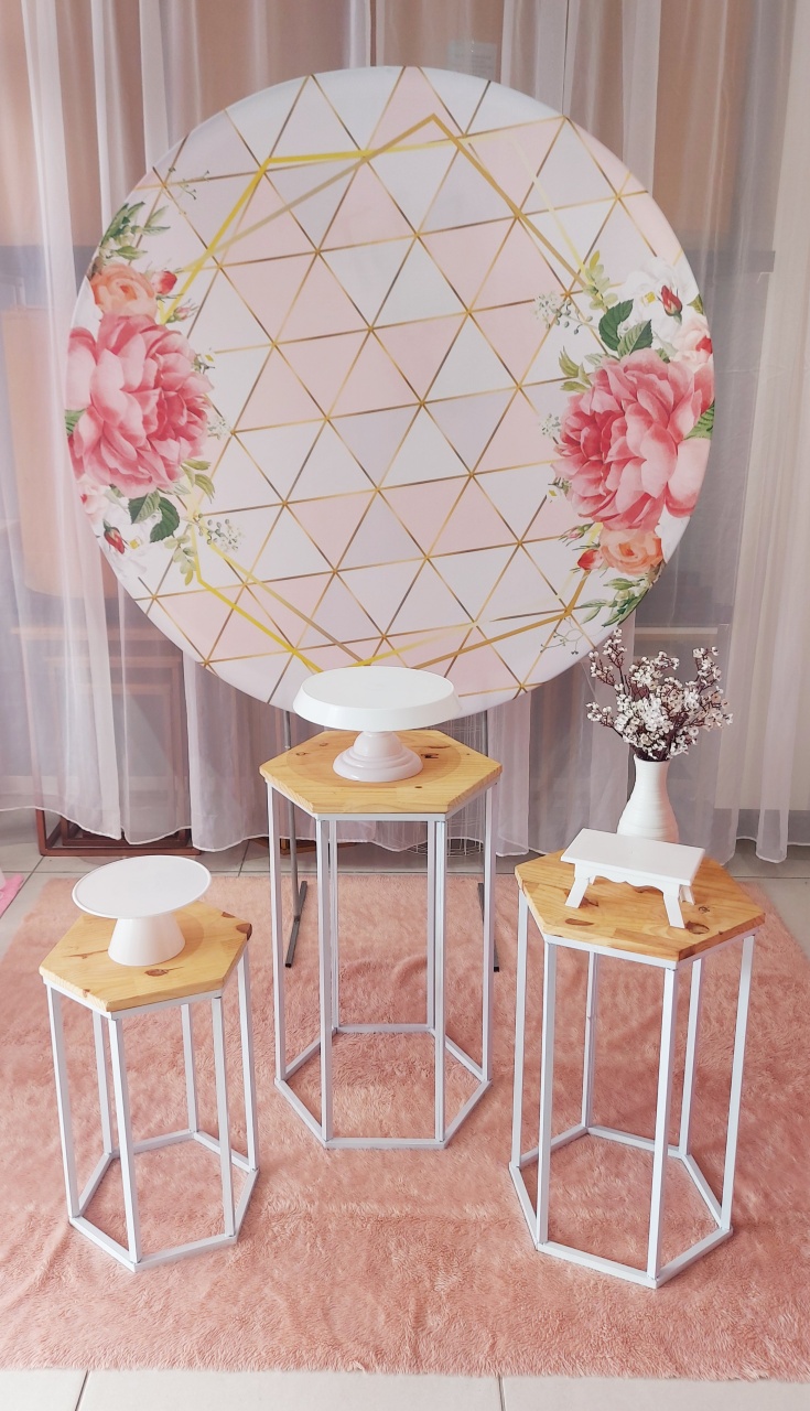Kit Decor Floral Rosê Geométrico - Magic Pegue e Monte / Day Larocca Locação de Vestido de Festa