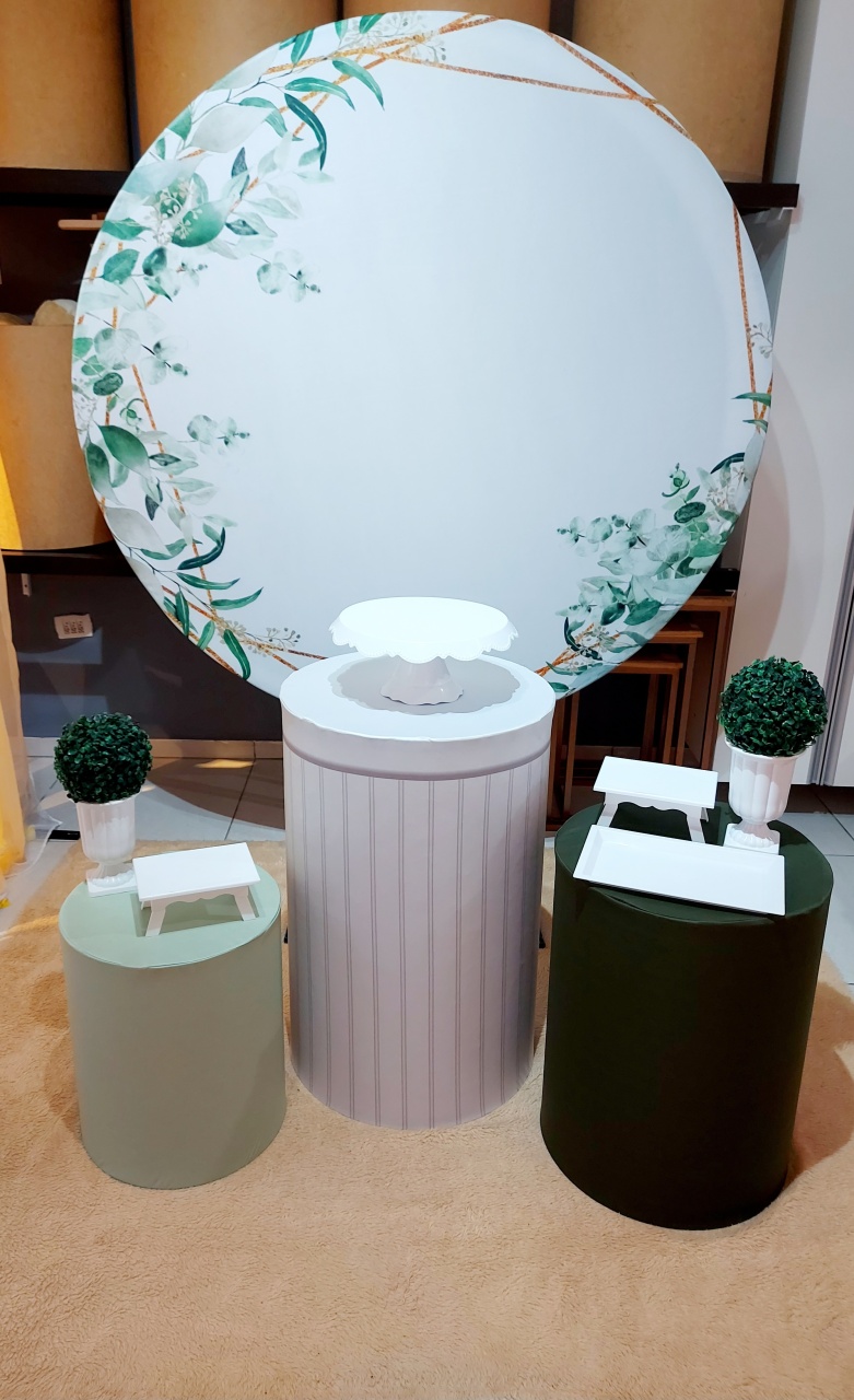 Kit Decor Floral Verde E Branco Geométrico - Magic Pegue e Monte / Day Larocca Locação de Vestido de Festa