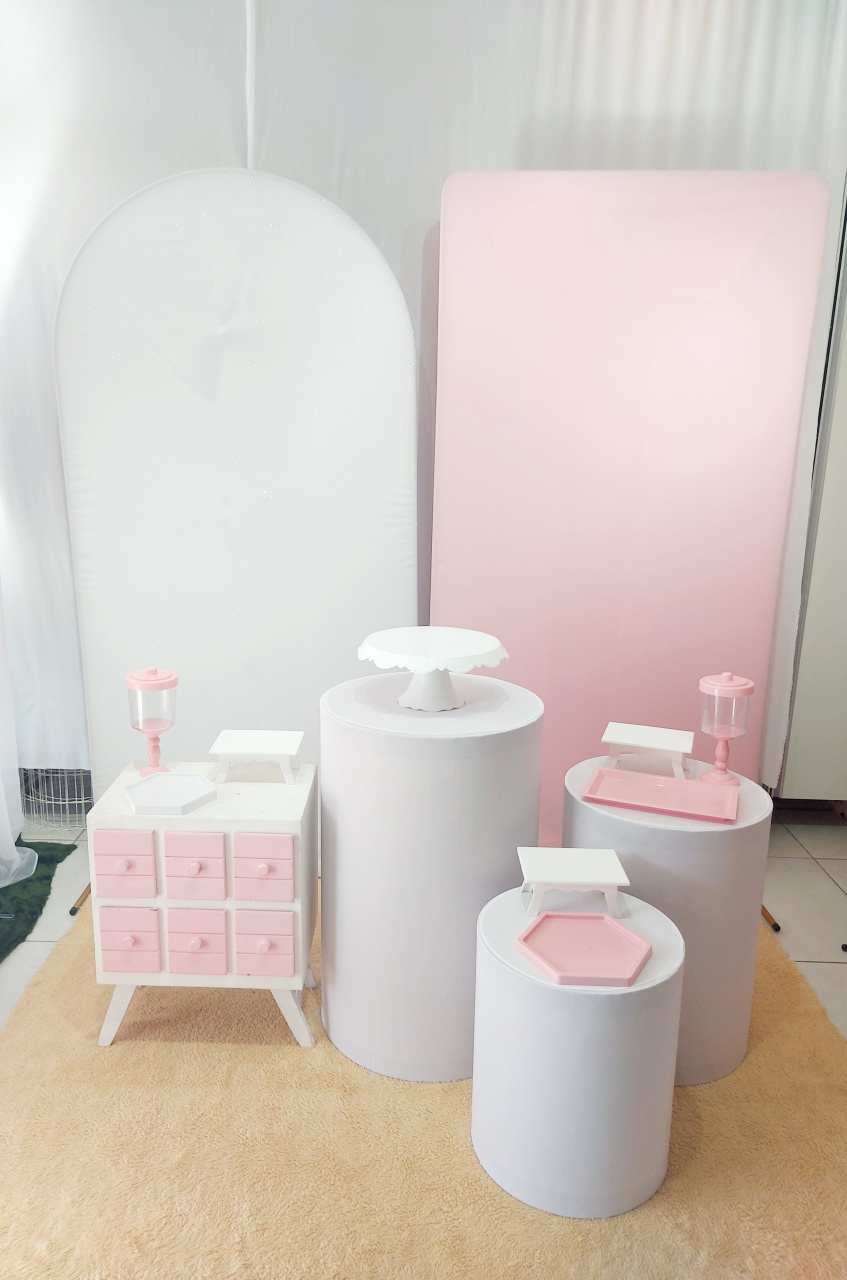 Kit Minimalista Branco E Rosa - Magic Pegue e Monte / Day Larocca Locação de Vestido de Festa