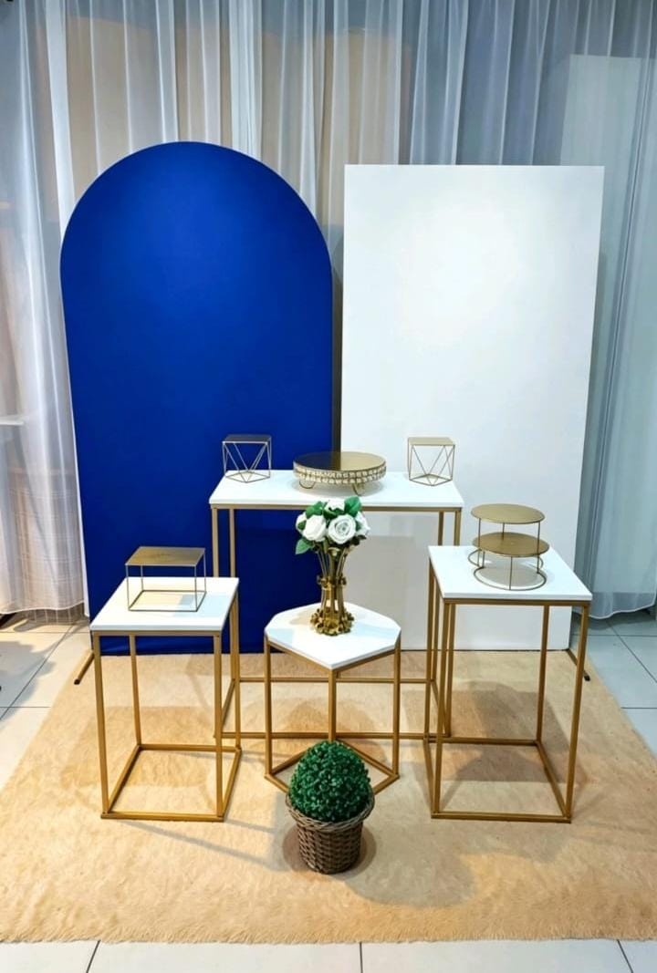 Kit Minimalista Azul Royal E Branco - Magic Pegue e Monte / Day Larocca Locação de Vestido de Festa
