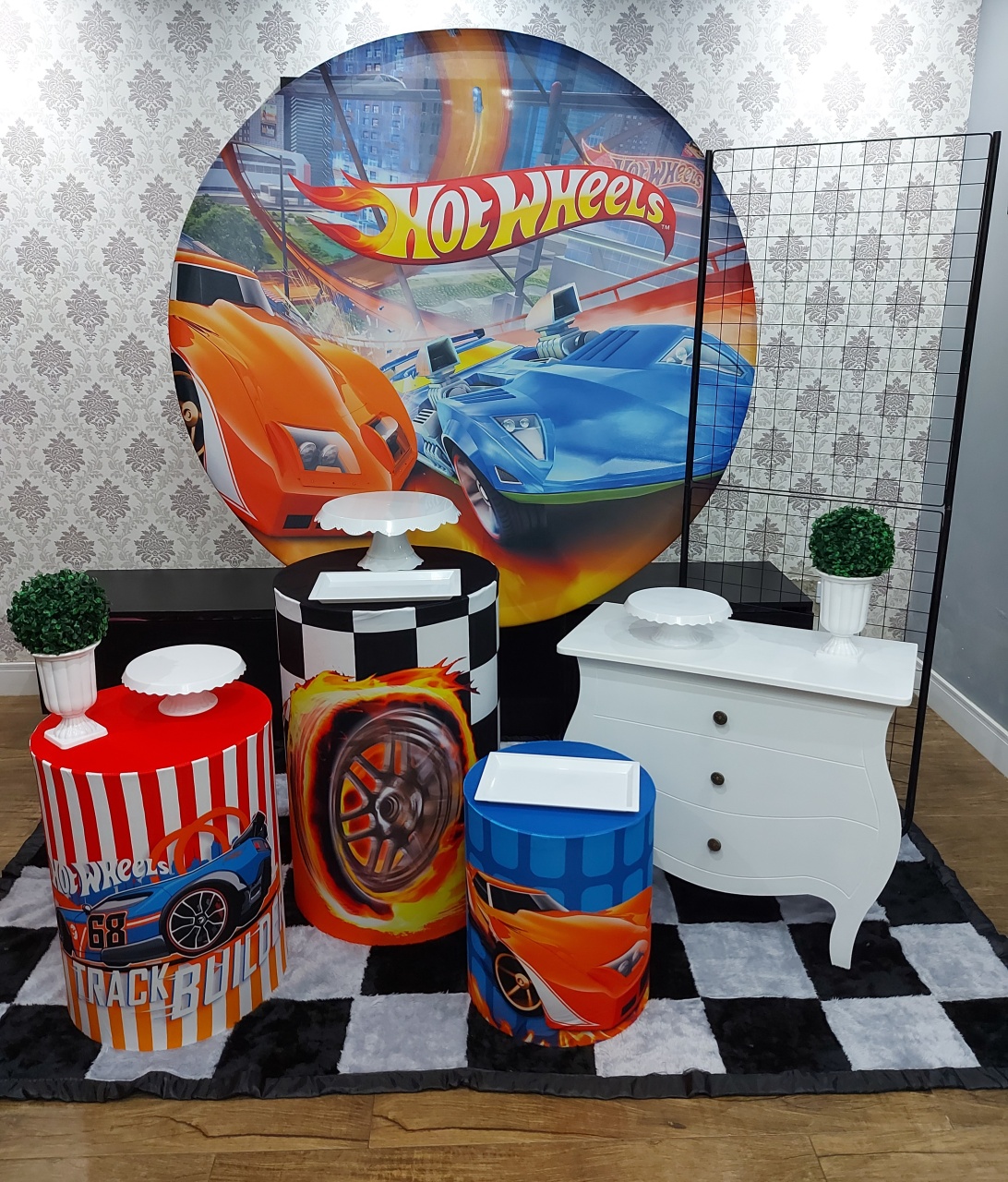 Kit Decor Hot Wells - Magic Pegue e Monte / Day Larocca Locação de Vestido de Festa