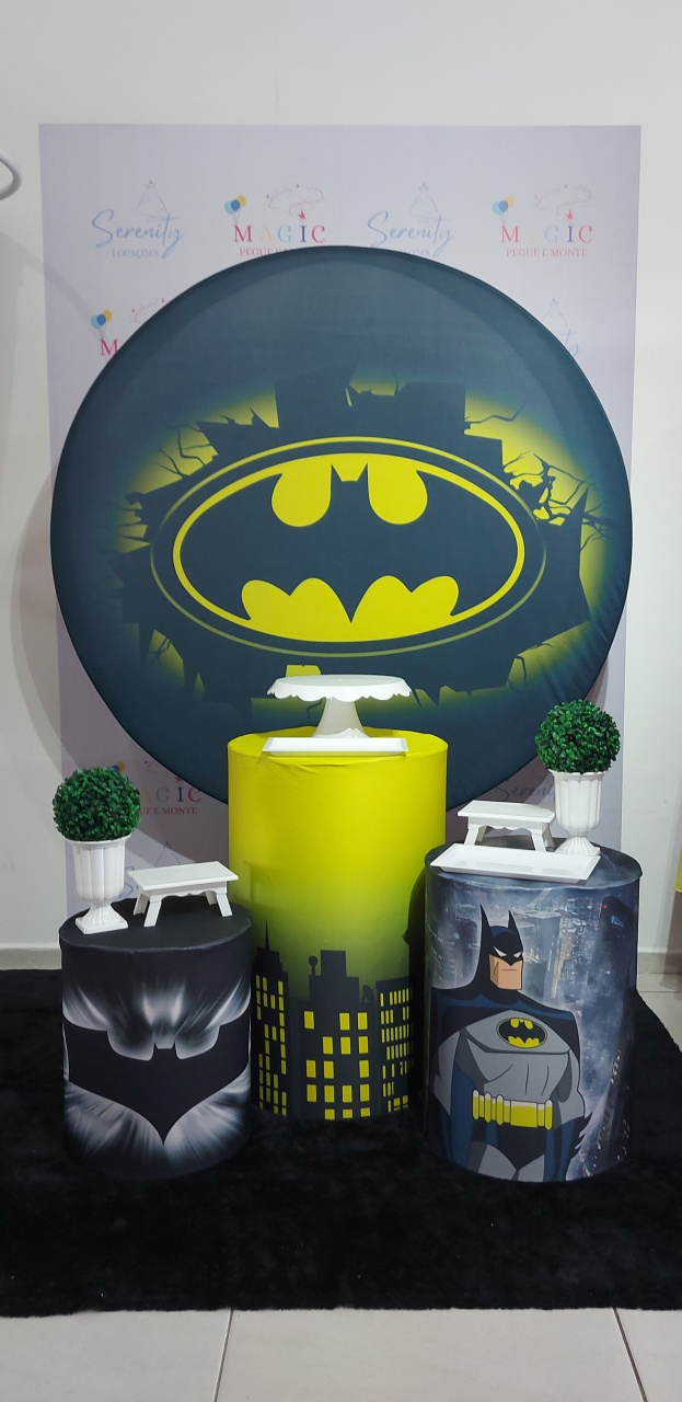 Kit Base Batman - Magic Pegue e Monte / Day Larocca Locação de Vestido de Festa