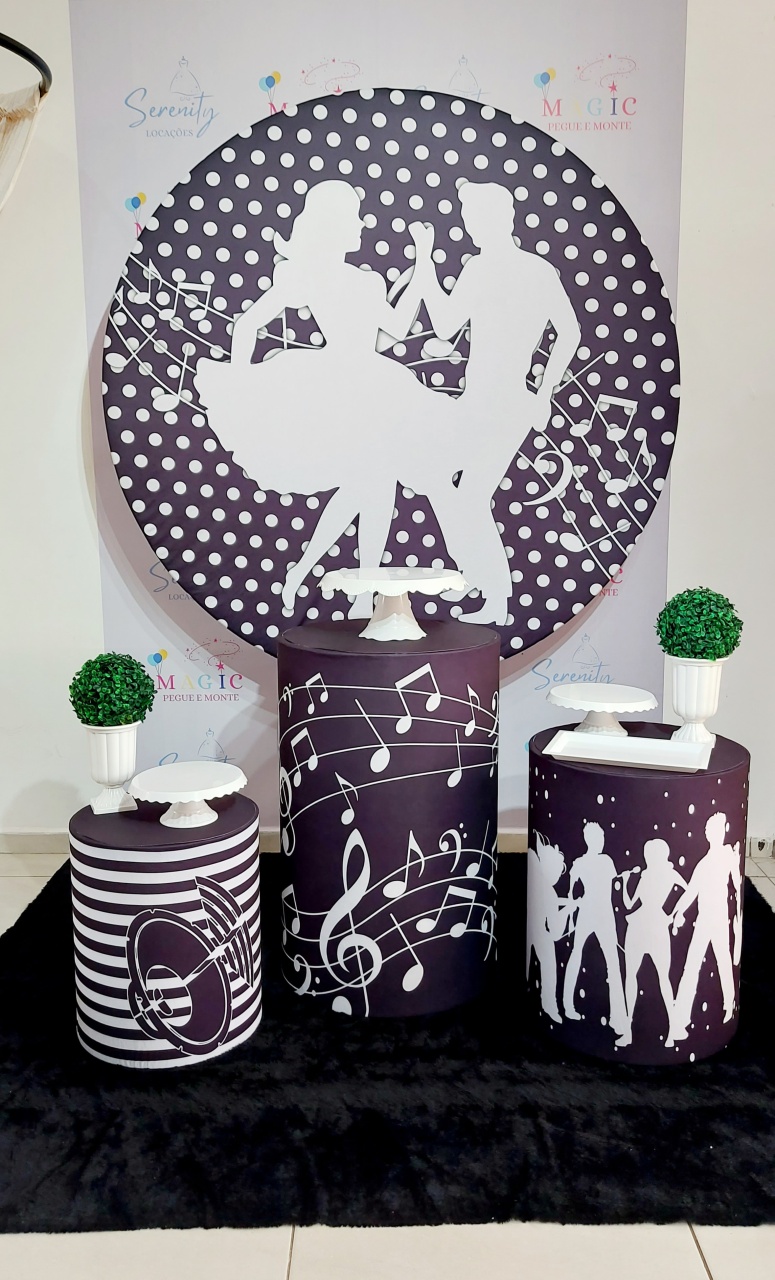 Kit Base Anos 60 E 70 Dança - Magic Pegue e Monte / Day Larocca Locação de Vestido de Festa