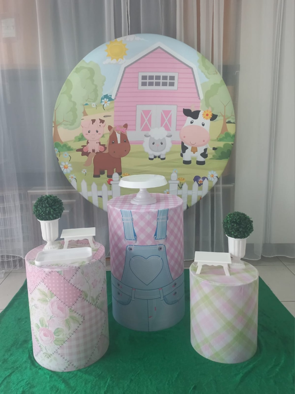 Kit Base Fazendinha Rosa - Magic Pegue e Monte / Day Larocca Locação de Vestido de Festa