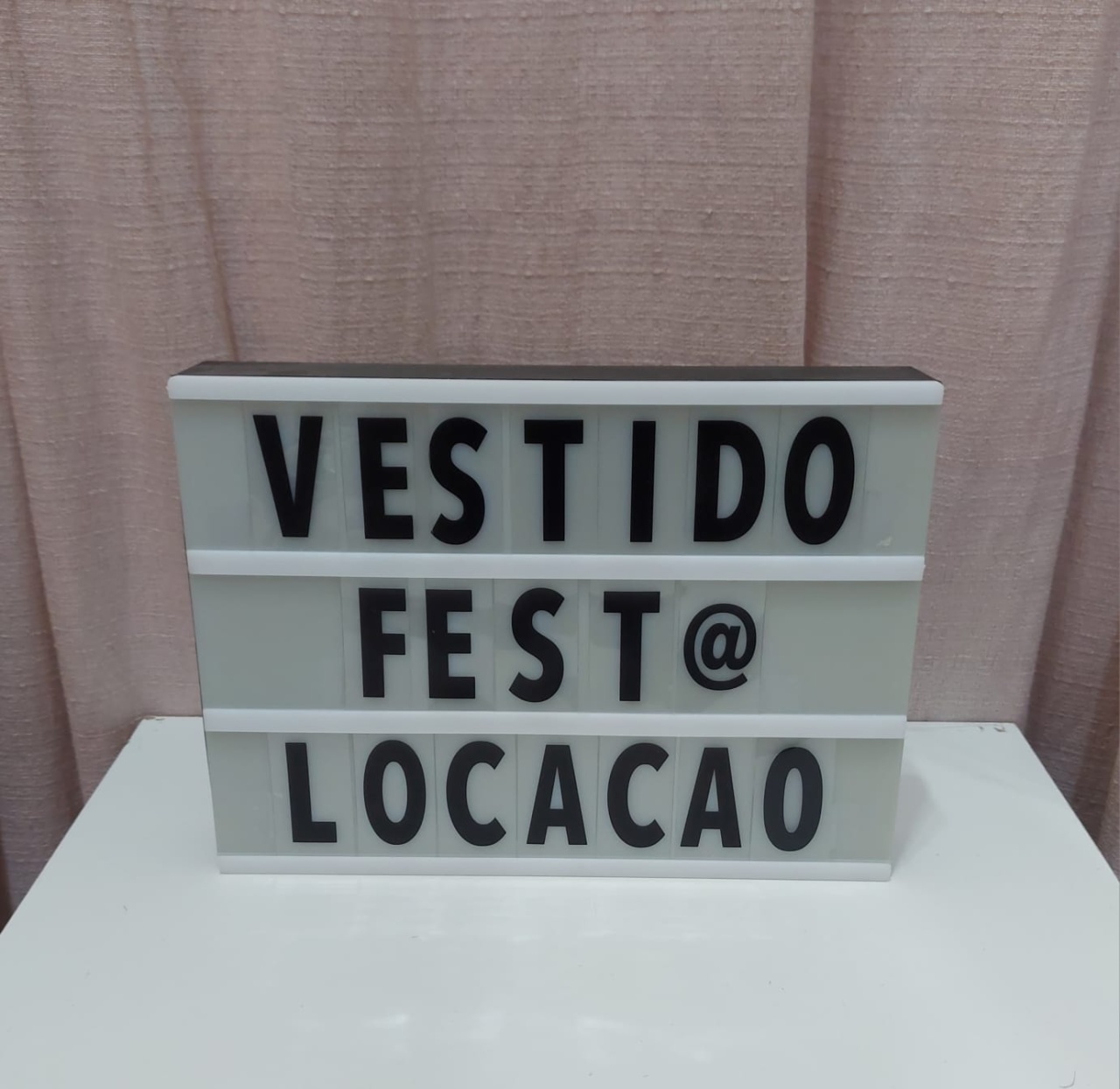 Placa Led Com Escrita Variada - Magic Pegue e Monte / Day Larocca Locação de Vestido de Festa