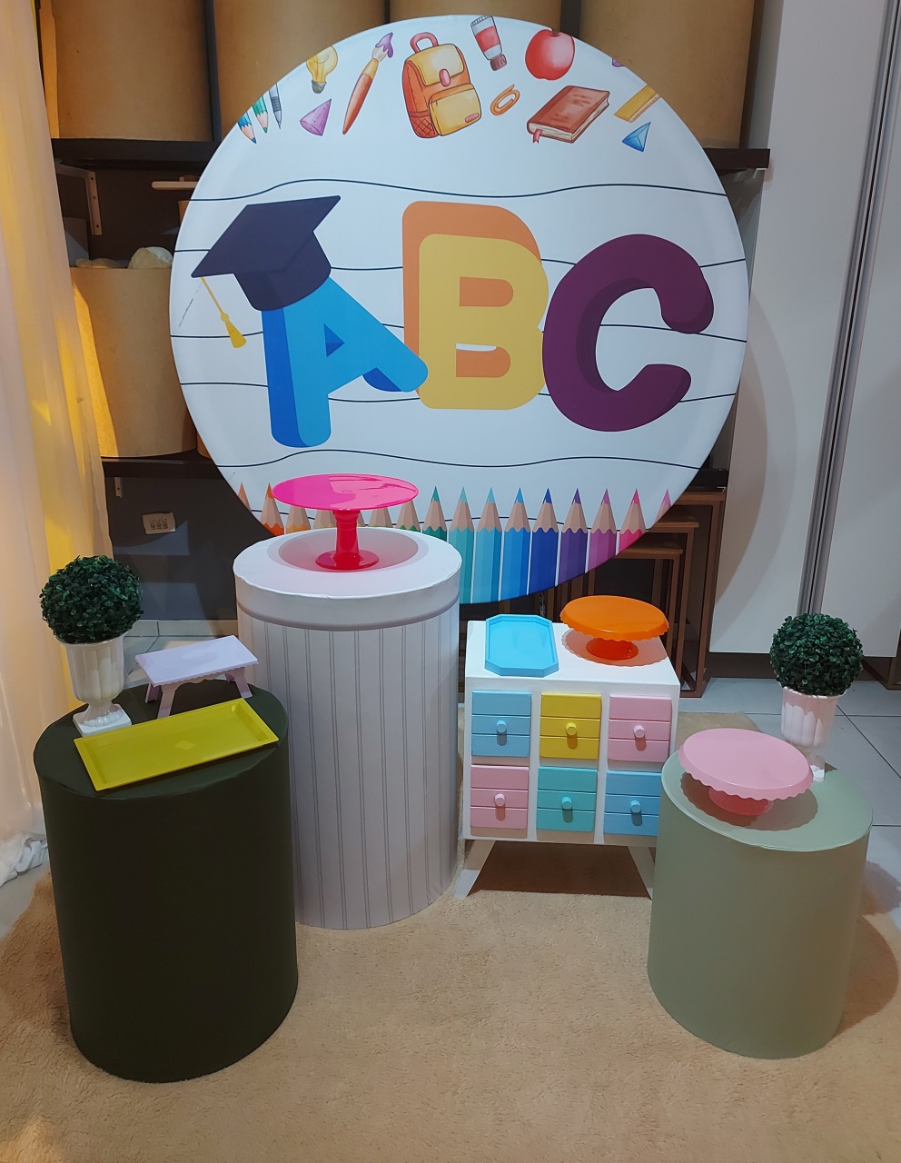 Kit Decor Formatura Kids - Magic Pegue e Monte / Day Larocca Locação de Vestido de Festa
