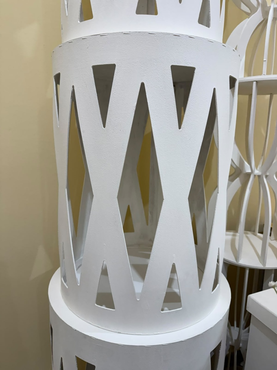 Mesa Cilindro X Vazado Branco M - D'fest decor- pegue e monte 