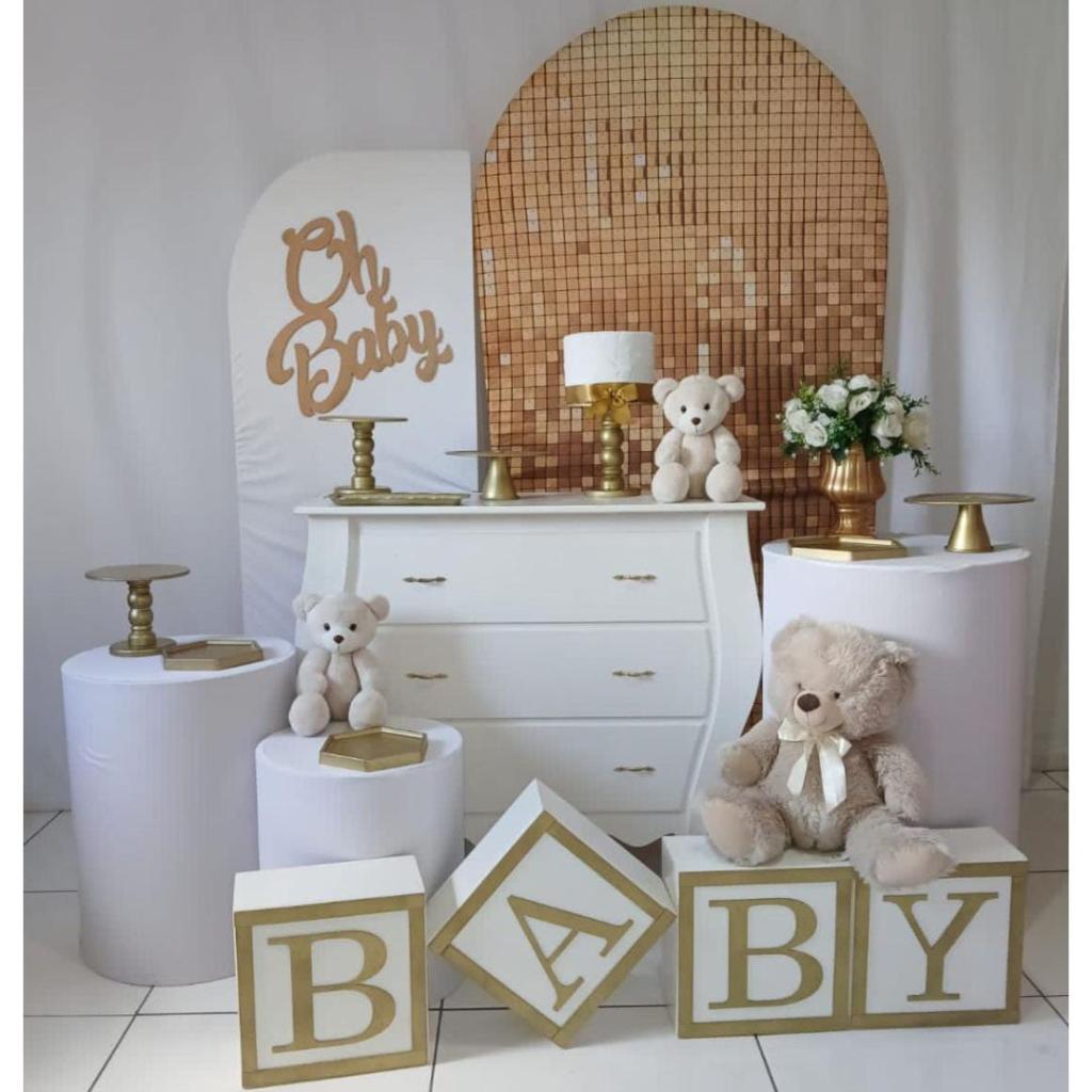 Cha de Beba E Revelação Branco E Dourado Composição 001 - Rocha Decorações