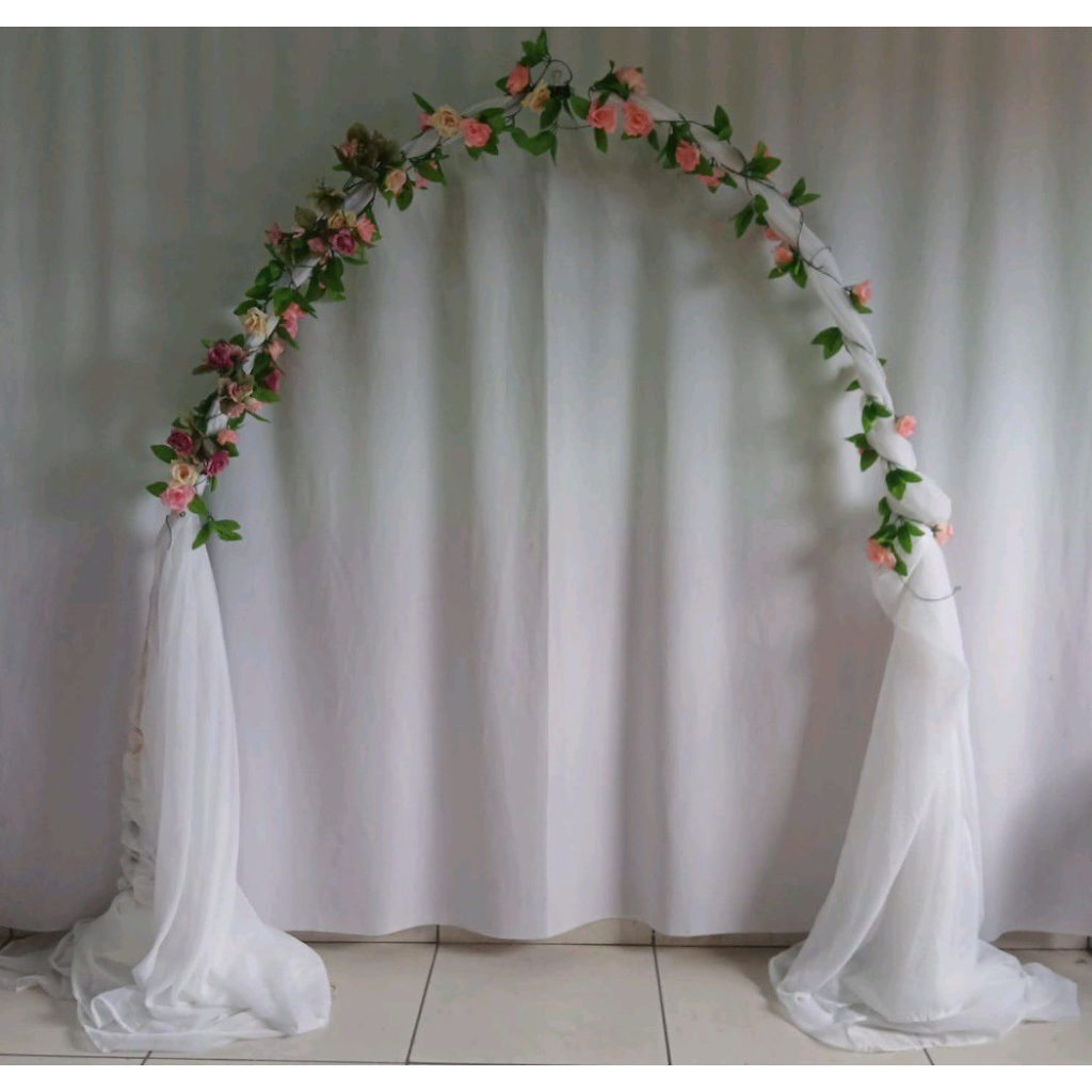 Painel Circular Com Voaul E Cordão de Flores Rosa E Branco - Rocha Decorações