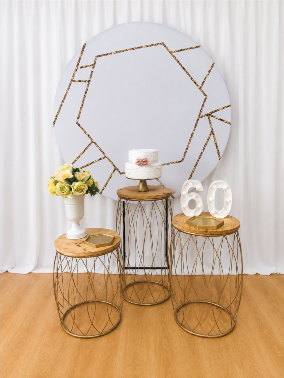 FLORAL BRANCO e DOURADO COM GARDEN KIT PREMIUM