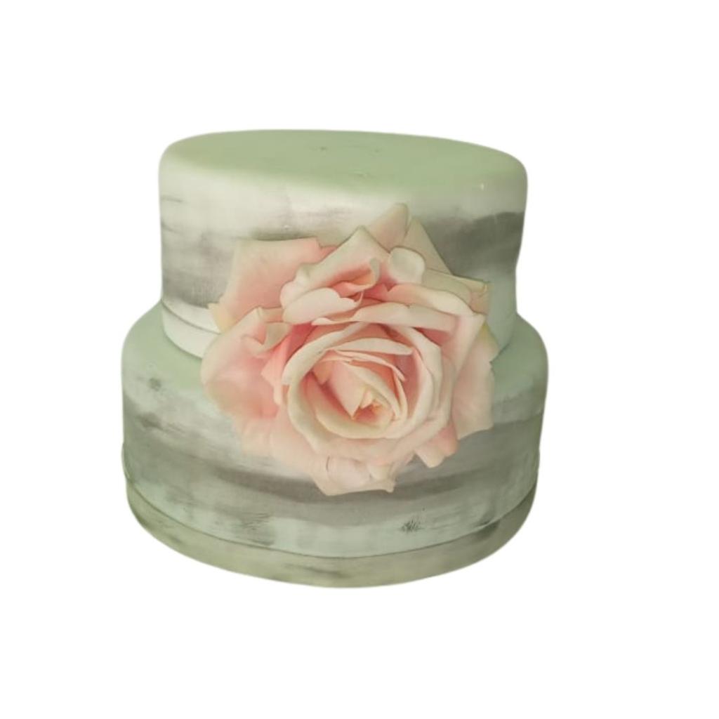 Bolo Cenógrafico/ Fake Branco E Cinza Com Flor Rosa - Rocha Decorações