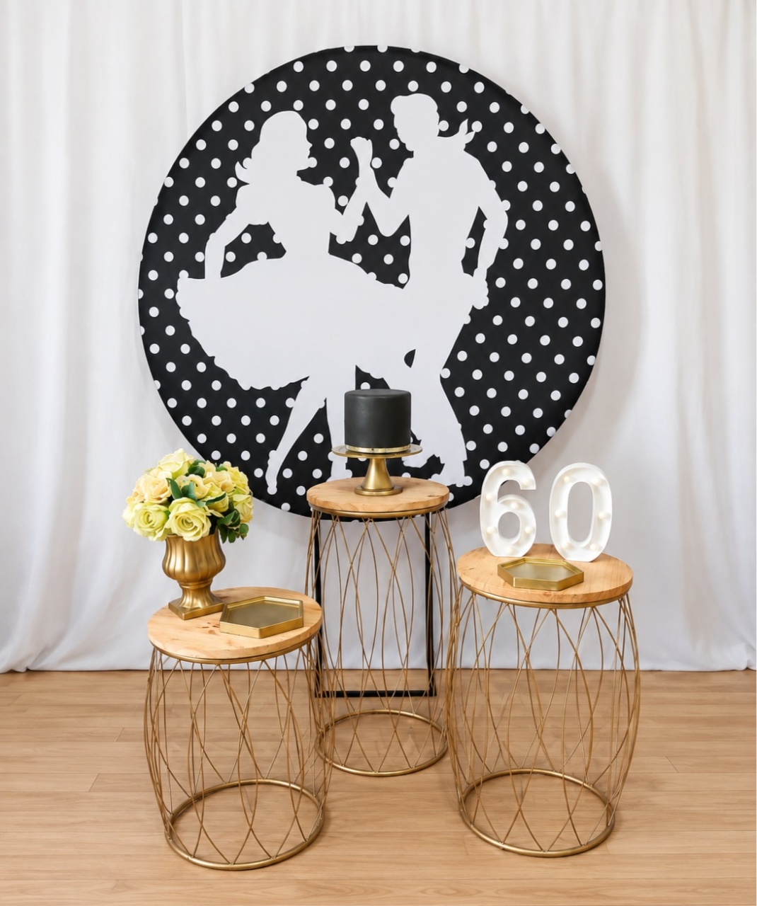 Anos 60 Dourado E Preto Kit Premium - Rocha Decorações Pegue e Monte Itatiba