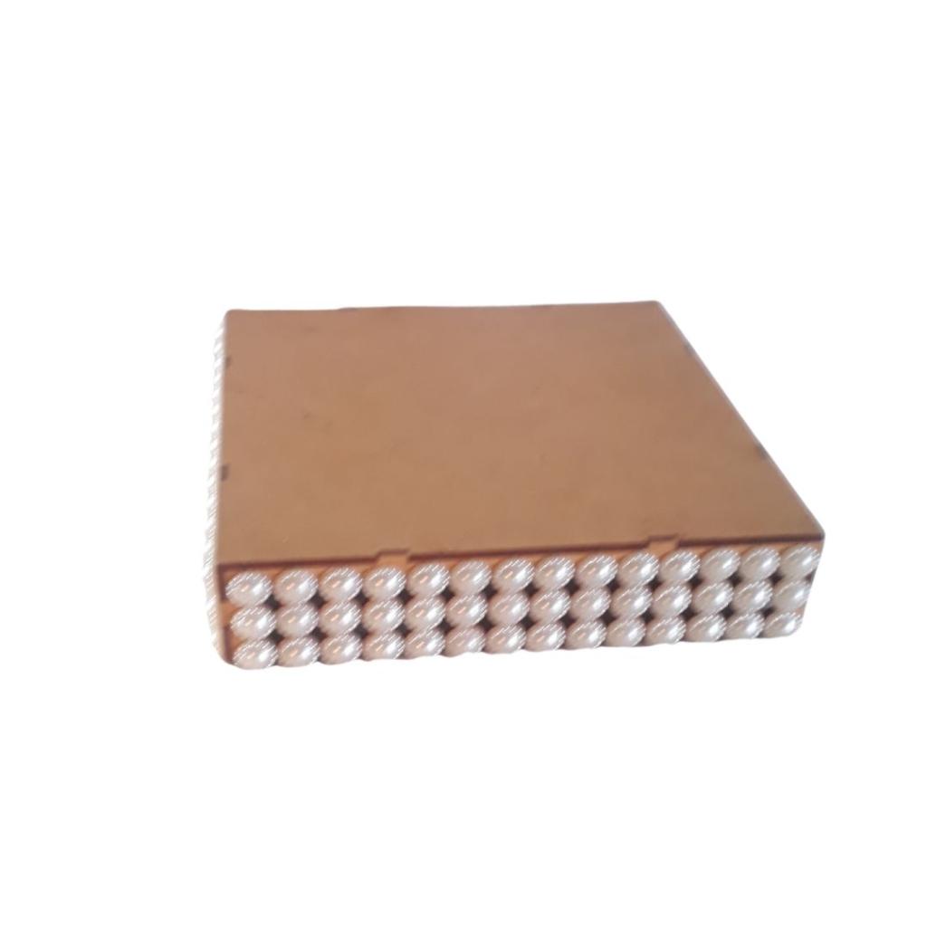 Bandeja Mdf Quadrada Dourado Perolas P - Dourado,Peroal - Rocha Decorações
