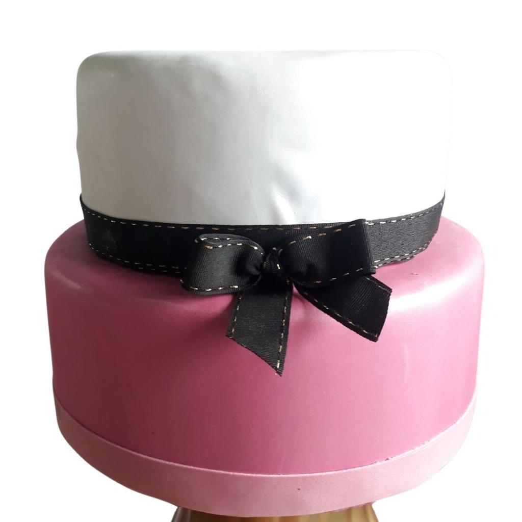 Bolo Cenógrafico/ Fake Rosa, Branco E Preto - Rosa,Branco - Rocha Decorações