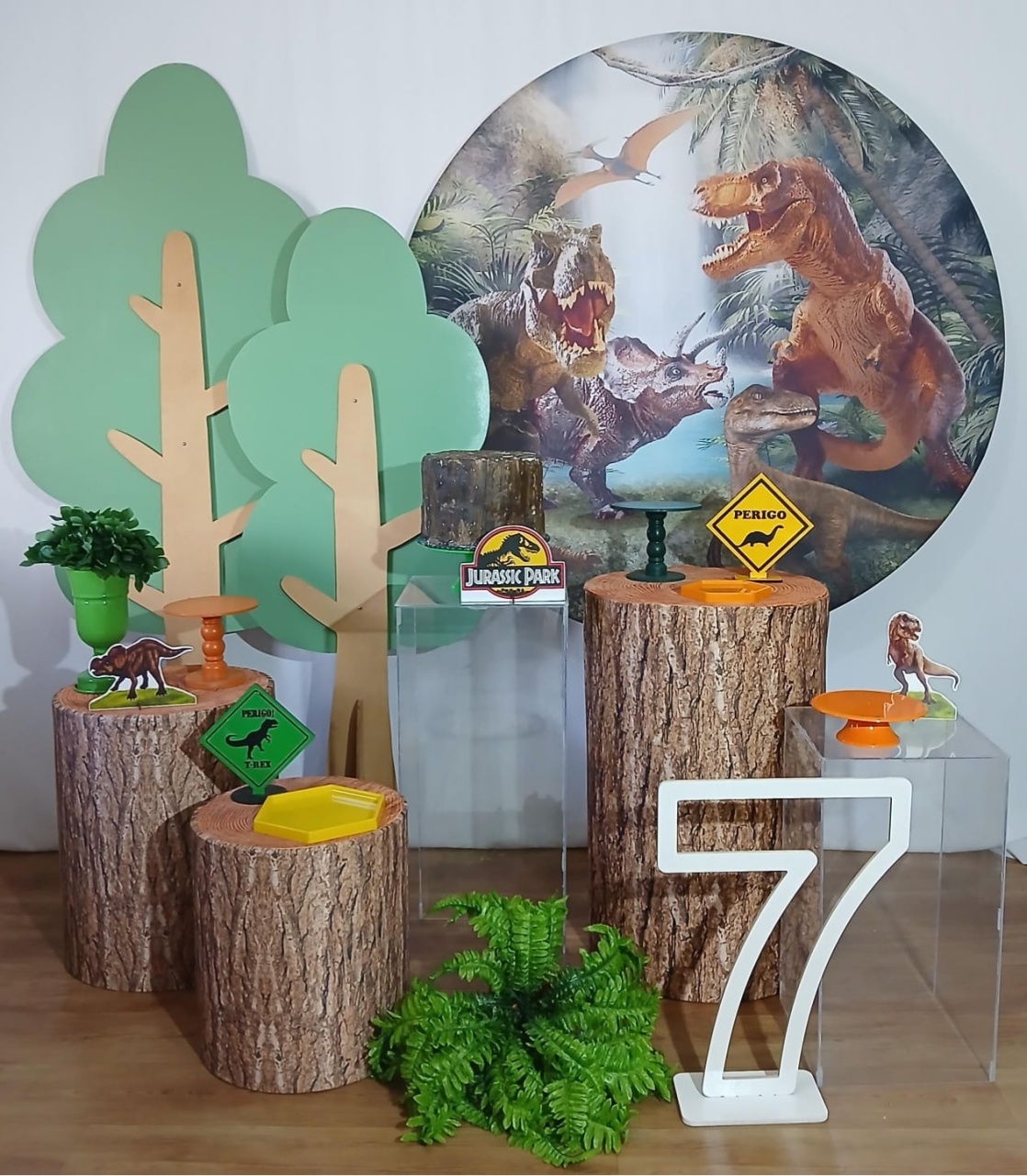 Dinossauro Composição K-8276 - Rocha Decorações Pegue e Monte Itatiba