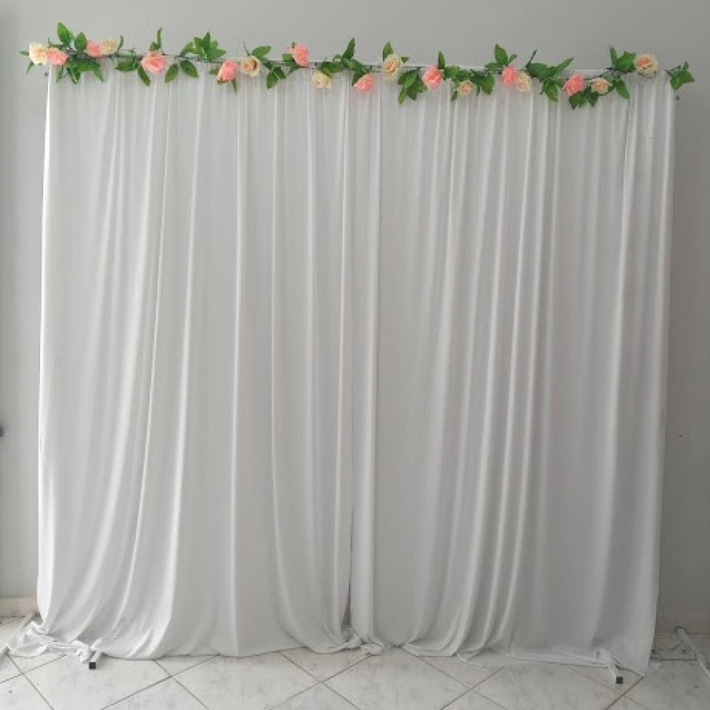 Painel Cortina Branca Com Flores (Estrutura + Tecido) - Rocha Decorações