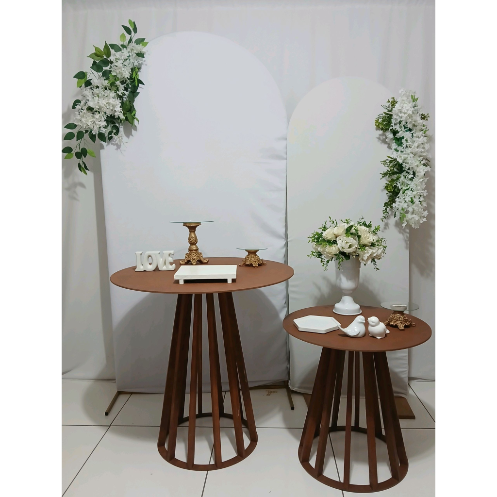 Casamento Branco Com Mesa Ripada E Arranjo No Painel Composição - Rocha Decorações