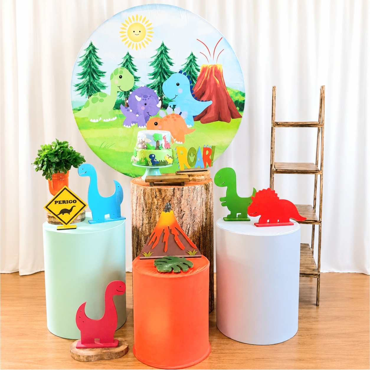 Dinossauro Baby Composição K2270 - Rocha Decorações Pegue e Monte Itatiba