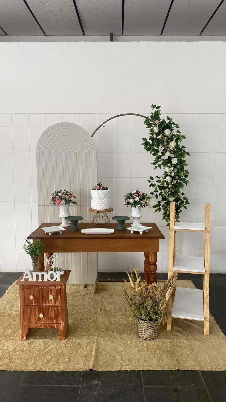 Casamento/Noivado- Mesa Rústica Com Painel Floral - AC Festas Pegue e Monte