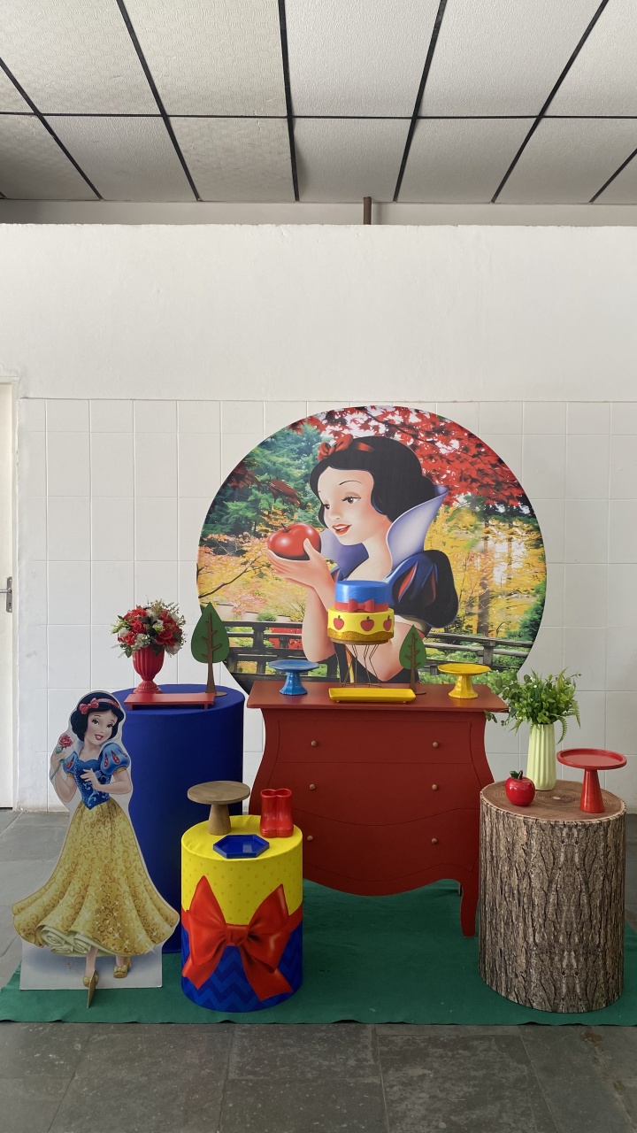 Branca de Neve- Ouro - AC Festas Pegue e Monte