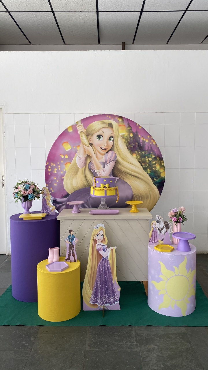 Rapunzel/Enrolados- Ouro - AC Festas Pegue e Monte