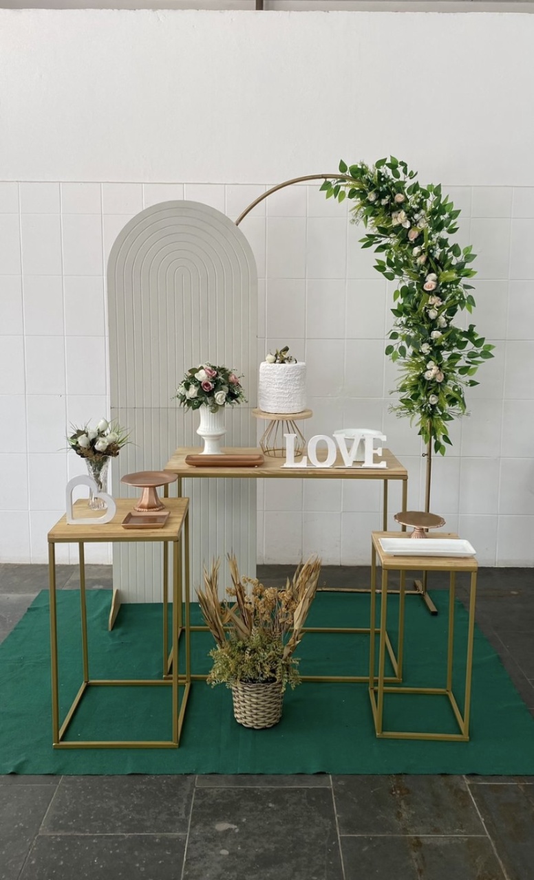 Casamento/Noivado- Mesas Vazada E Painel Floral - AC Festas Pegue e Monte