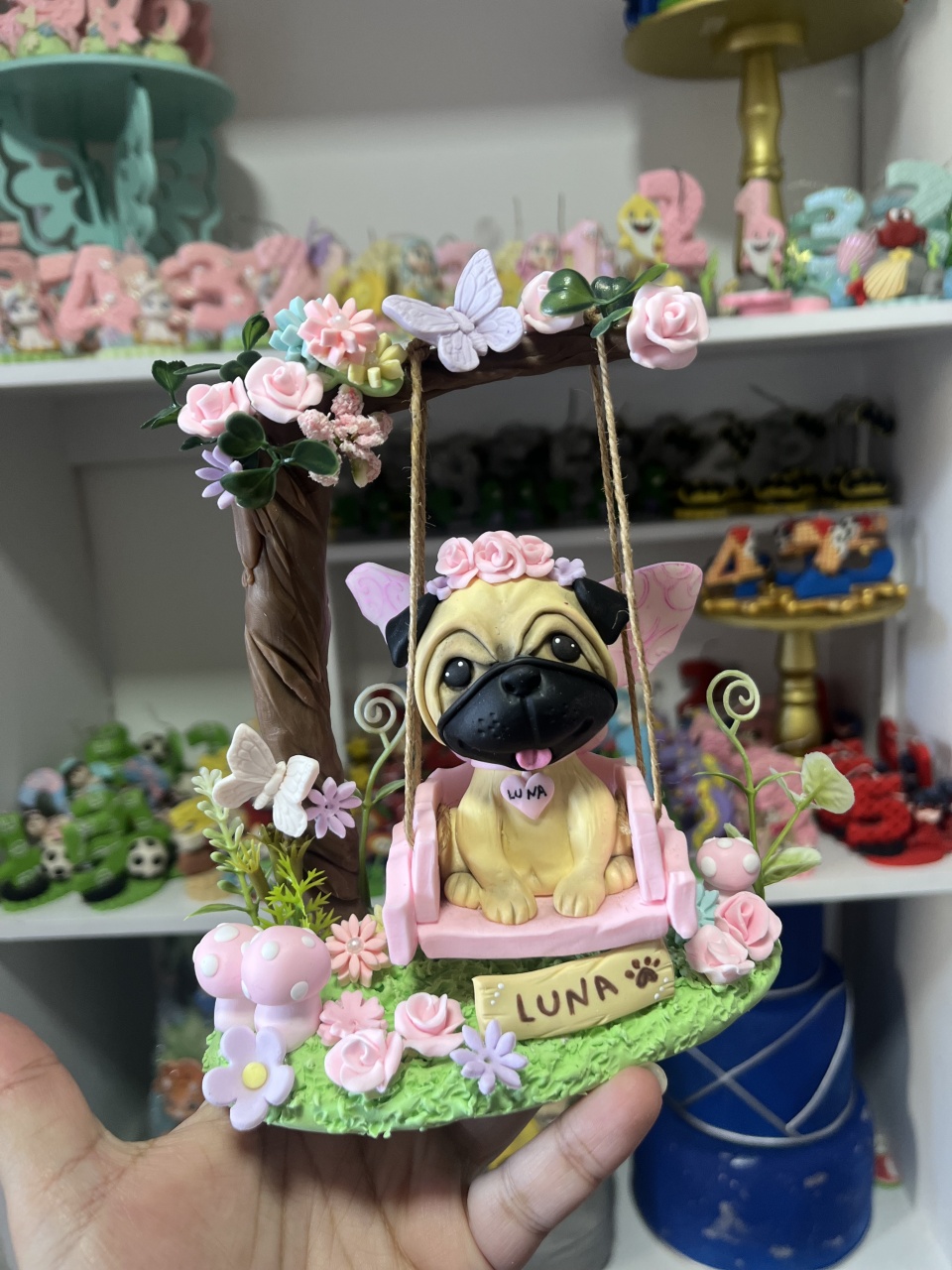 Topo de Bolo Pug Em Biscuit - Cantinho dos sonhos 