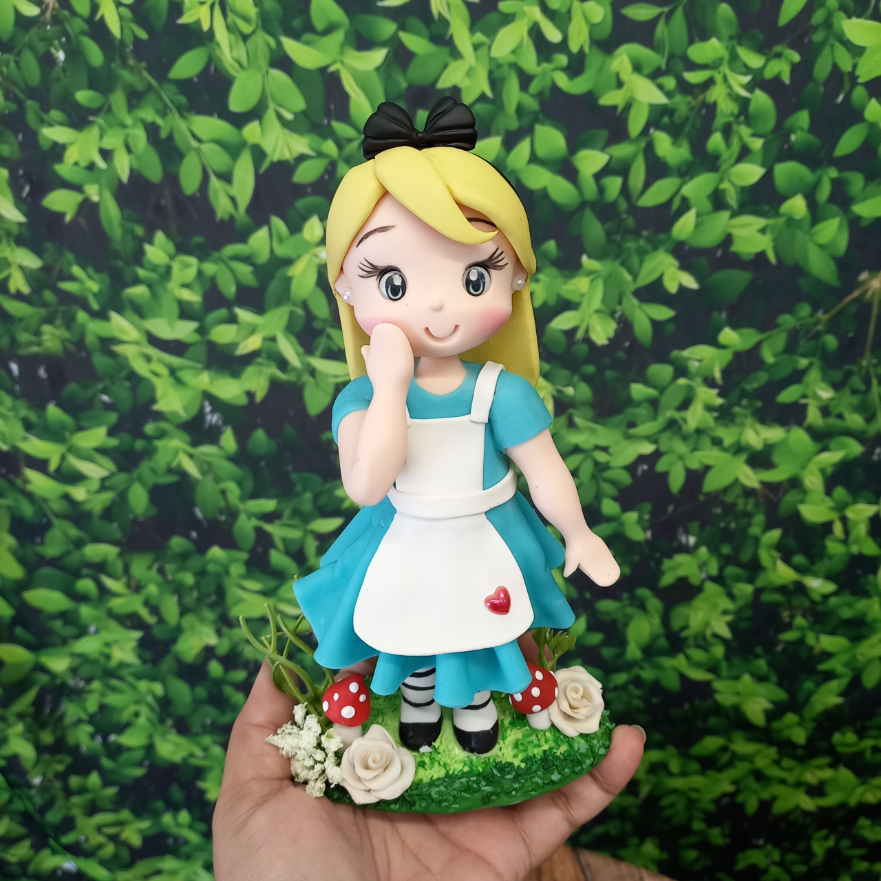 Topo de Bolo Alice - Cantinho dos sonhos 
