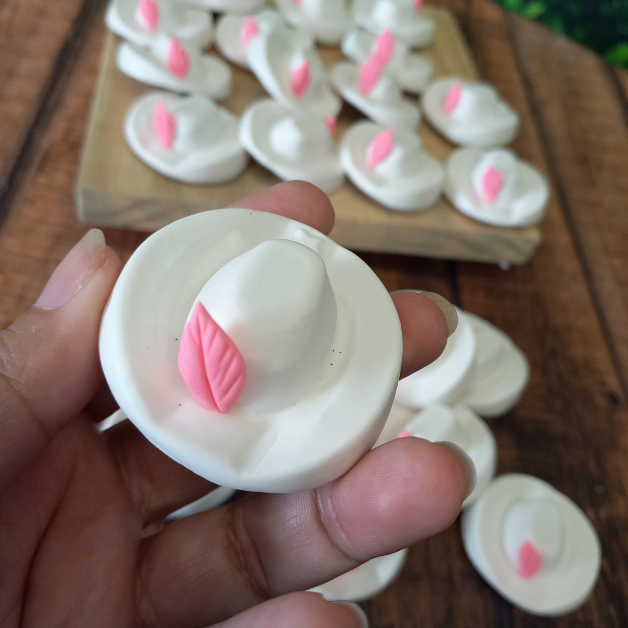 Aplique Chapéu Biscuit - Cantinho dos sonhos 