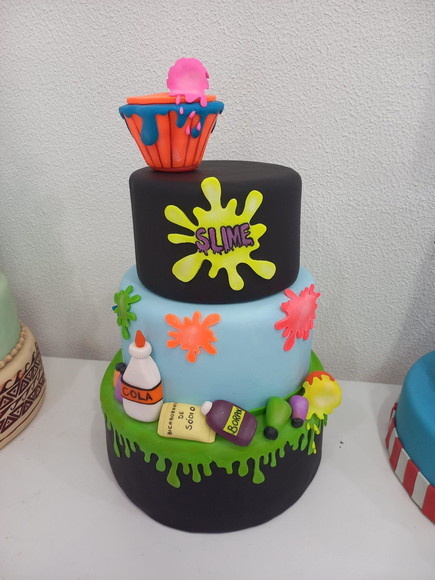 Bolo Em Biscuit Slime Bolo Slime - Cantinho dos sonhos 