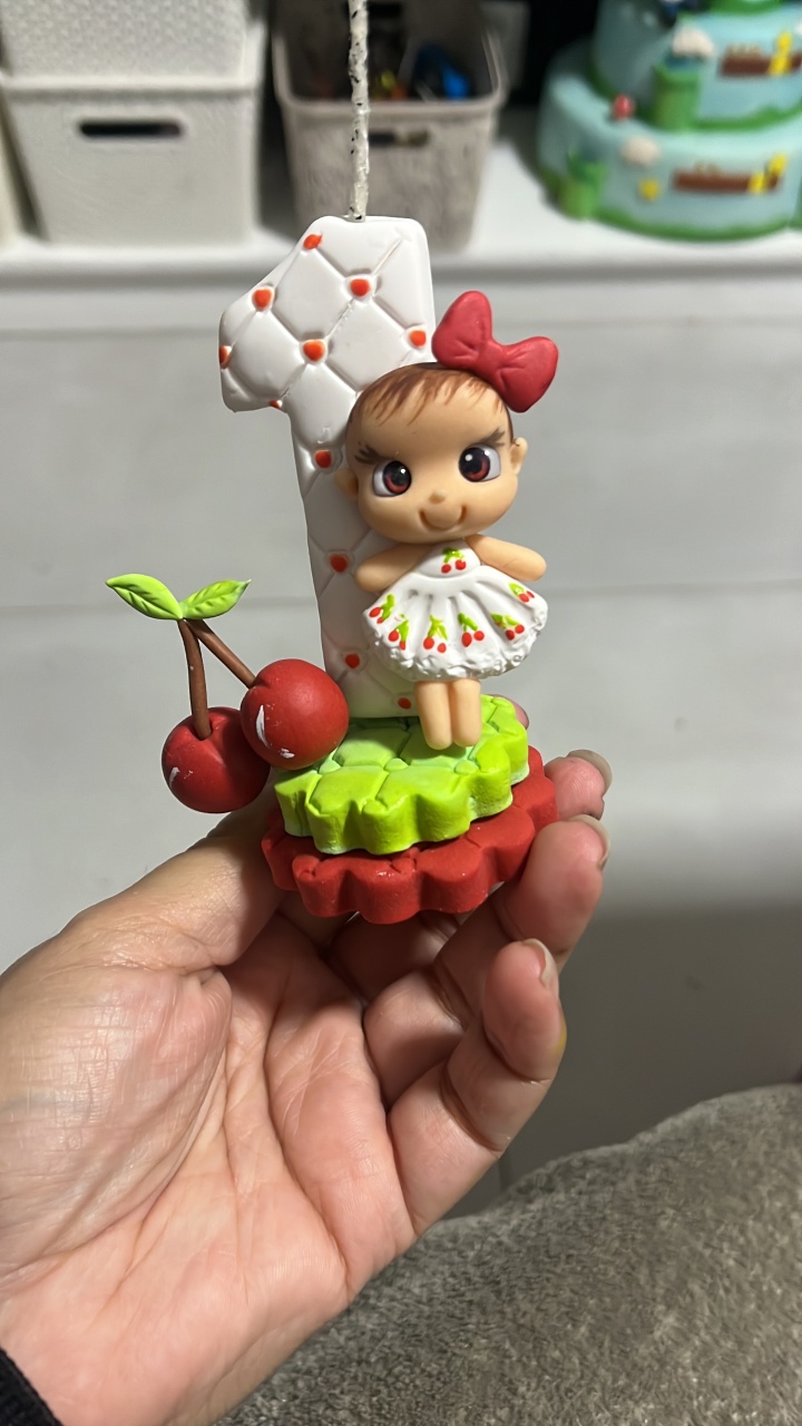 Vela Em Biscuit Cerejinha - Cantinho dos sonhos 