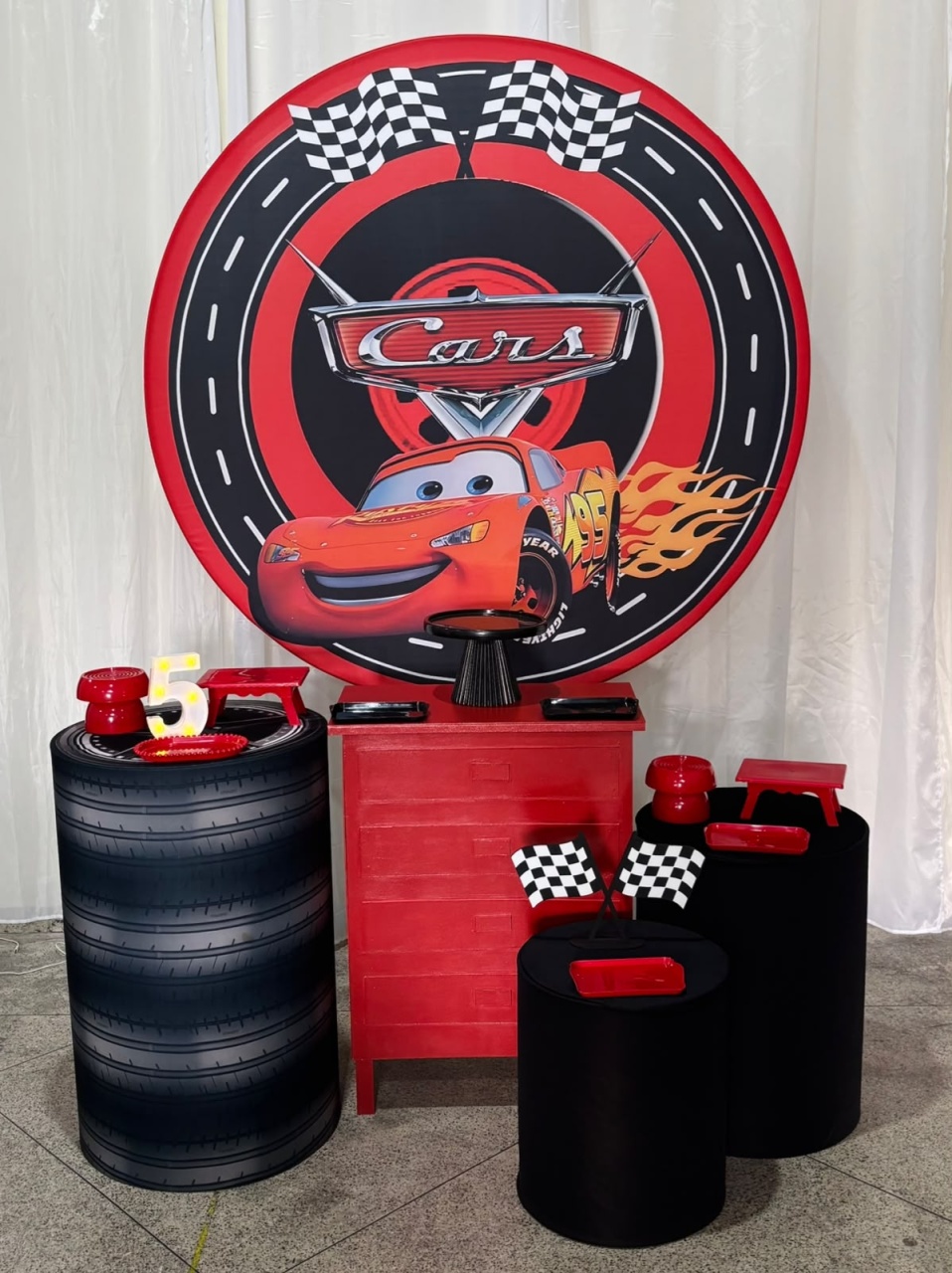 Kit Bronze Relâmpago Mcqueen/Carros Cômoda Vermelha - Ateliê Festas