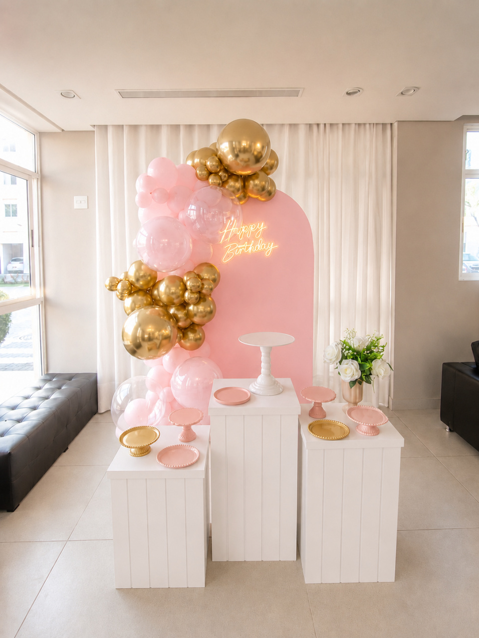 Kit Rosa Candy E Dourado Com Trio de Mesas Brancas - Ateliê Festas