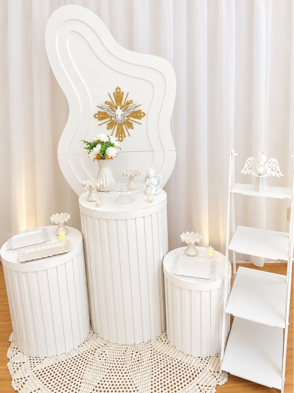 Kit Diamante Batizado Painel Ondulado (Mobília de Madeira) - Ateliê Festas