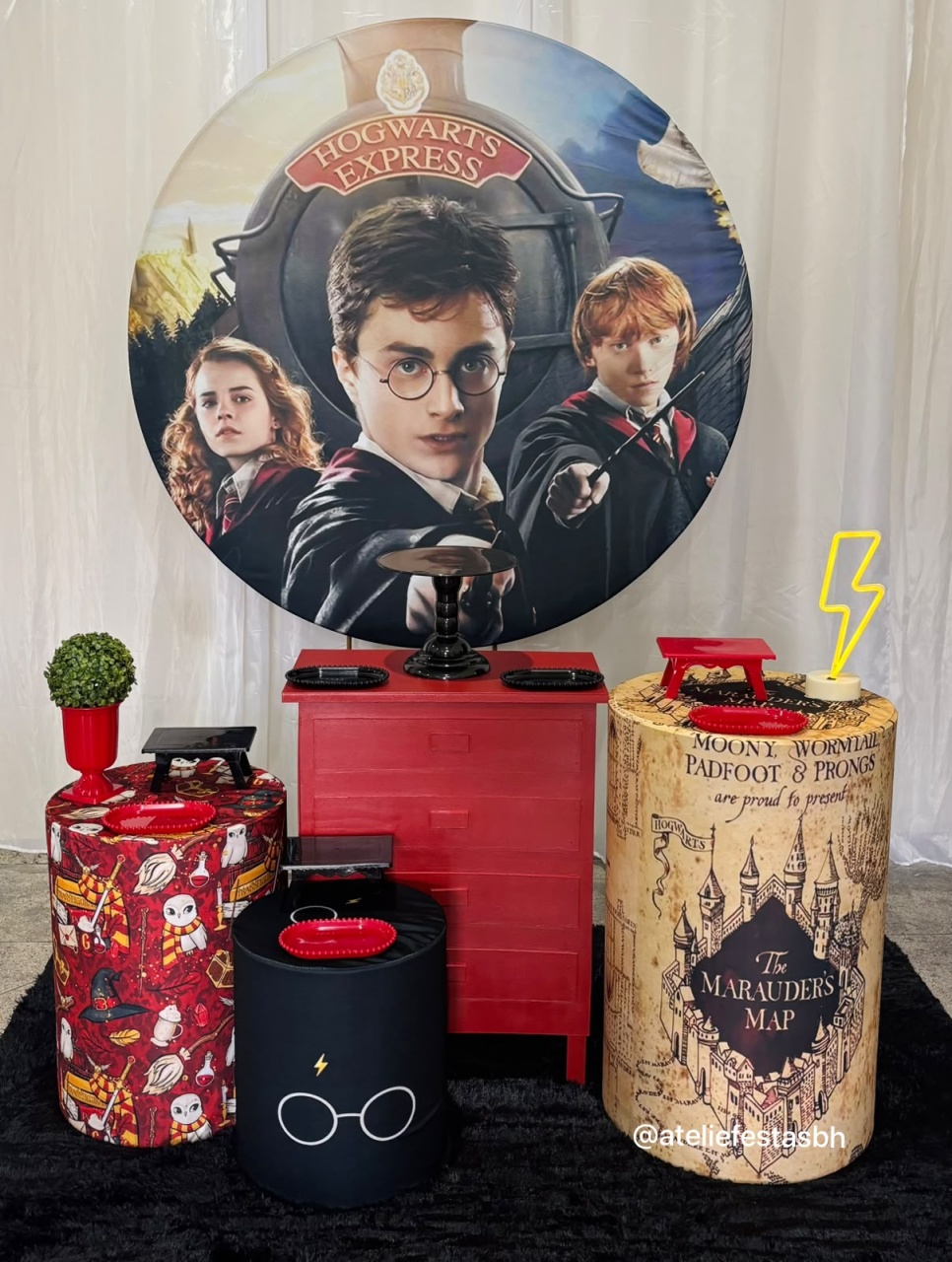 Kit Bronze Harry Potter / Mesa Vermelha E Tapete - Ateliê Festas