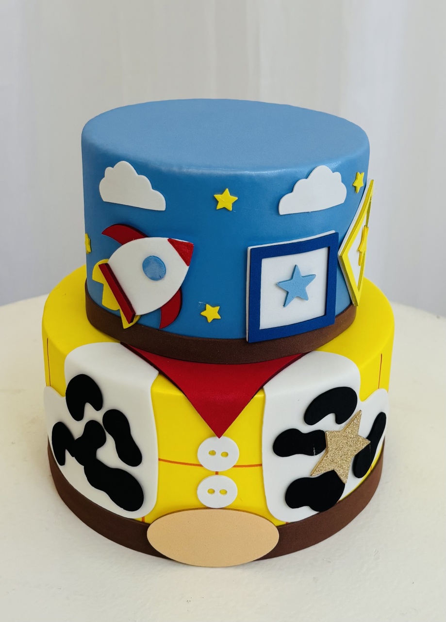 Bolo Fake Toy Story - Ateliê Festas