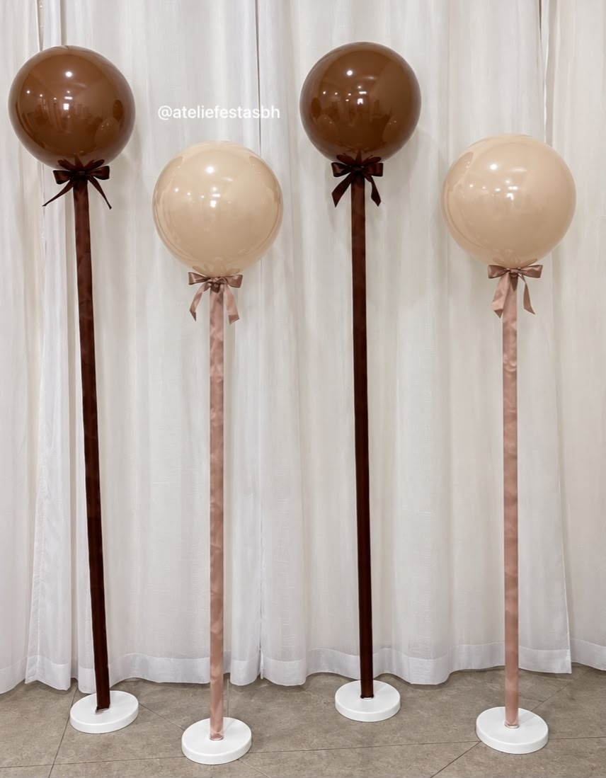 Balão No Suporte Decorado Com Fita E Laço de Cetim - Ateliê Festas