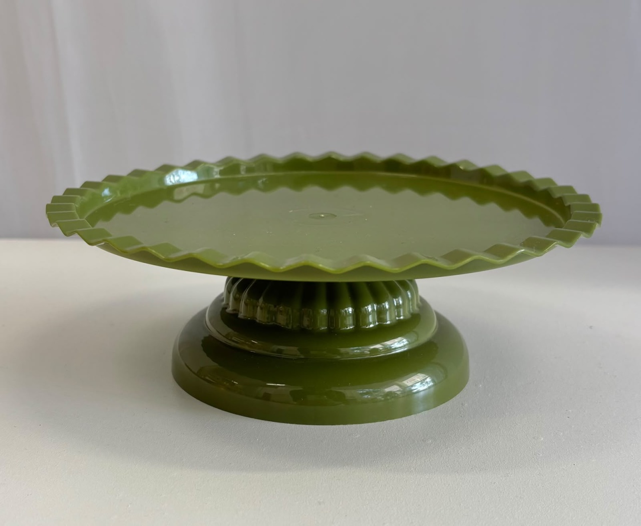 Bandeja Com Pé Verde Oliva(Acrílico) - Ateliê Festas
