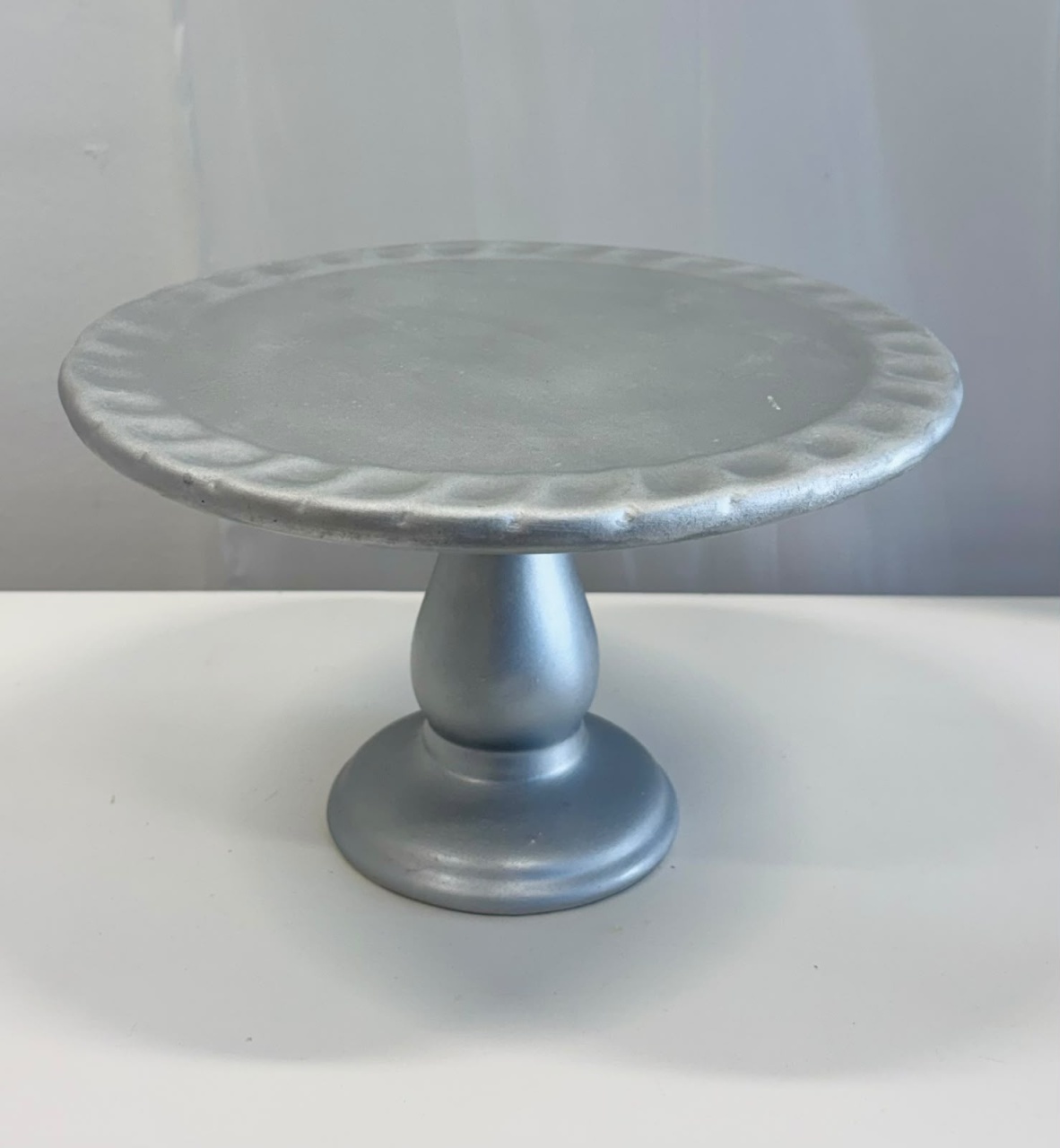 Boleira de Cerâmica Prata Diâmetro 26Cm - Ateliê Festas
