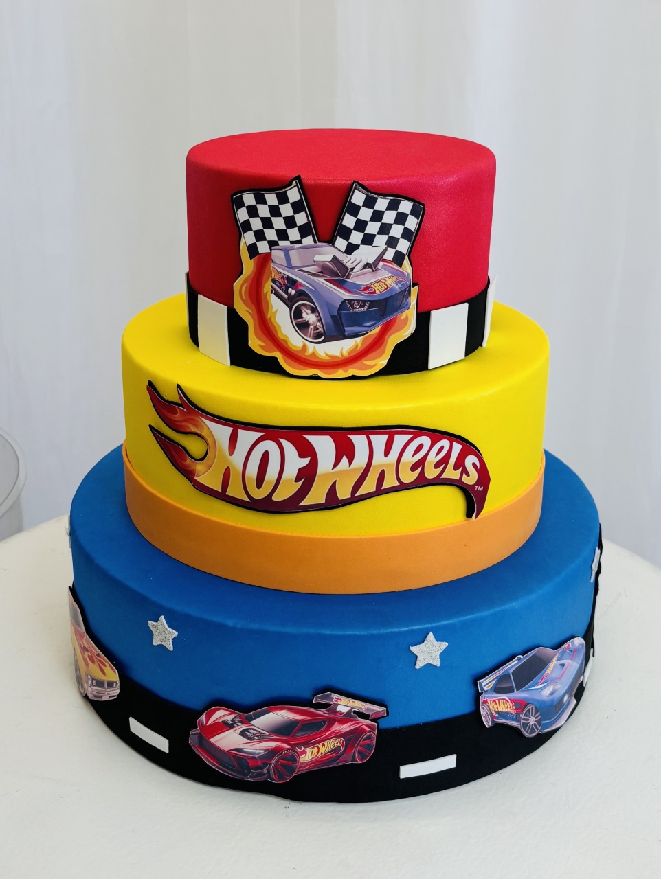 Bolo Fake Hotwheels - Ateliê Festas